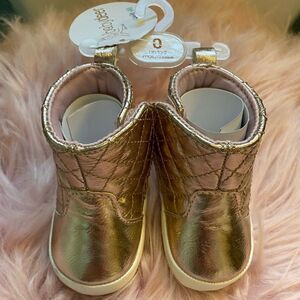 *NWT* Baby Deer Gold 0-2 Month Baby Boots